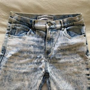 Light washed skinny jeans